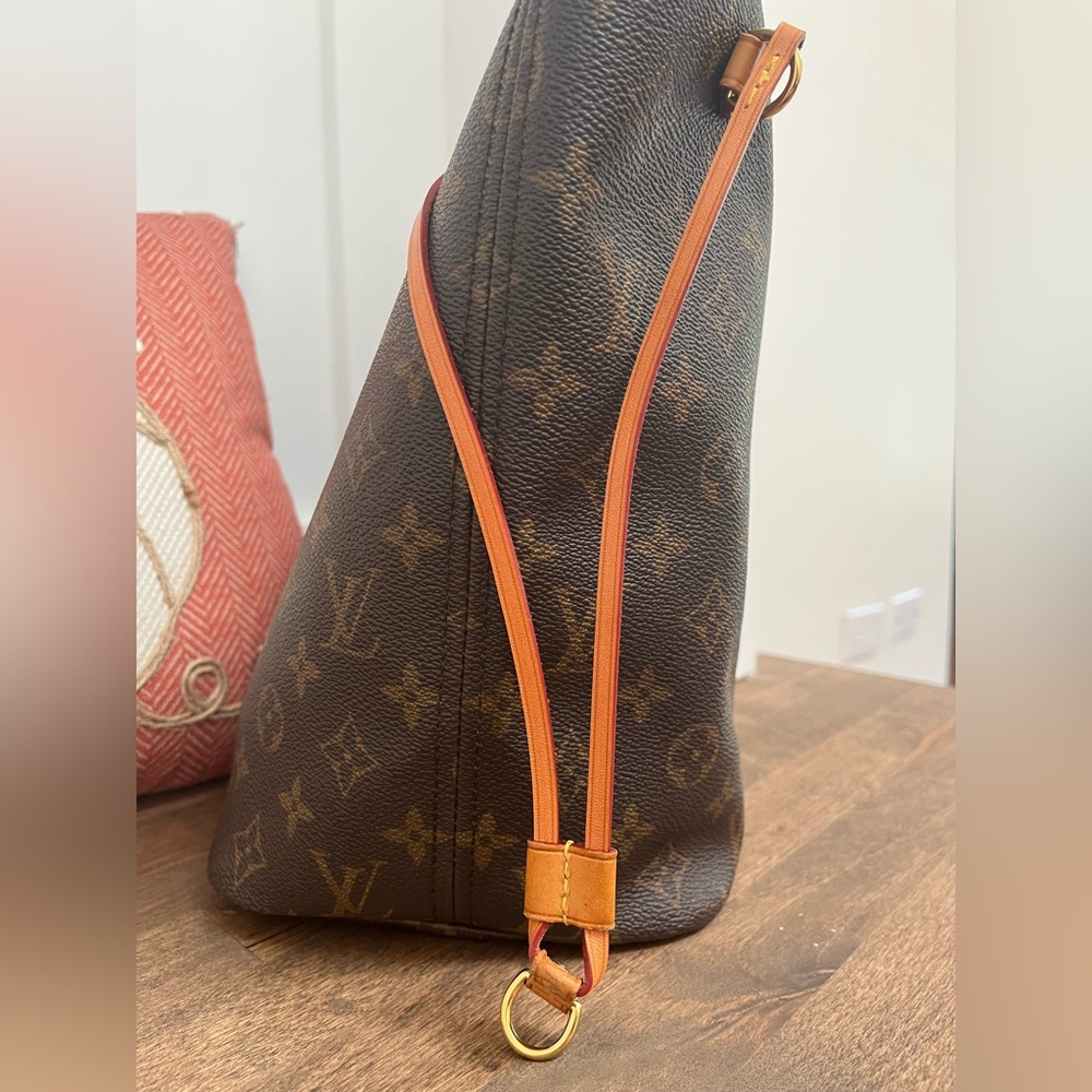 Louis Vuitton Monogram Neverfull MM - Picture 4 of 14